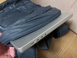 MacBook Pro Max 16とバックパック